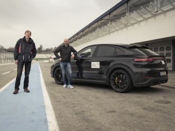 Walter R&ouml;hrl testował nowy topowy wariant Porsche Cayenne